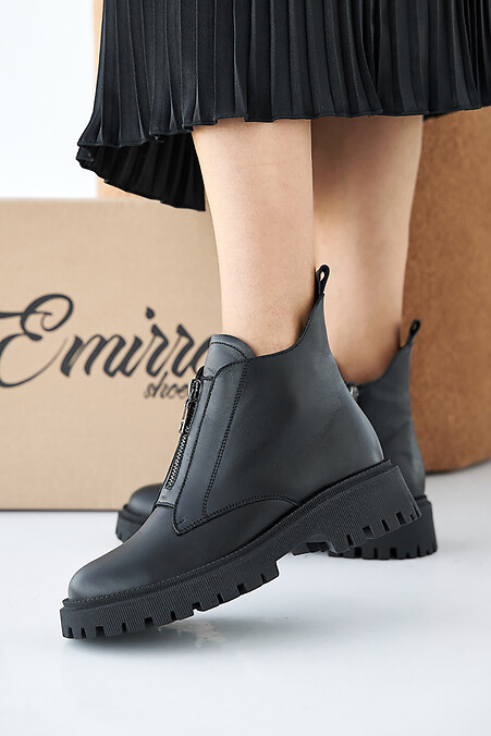 Damen-Winterstiefel aus schwarzem Leder. Stiefel. Farbe: das schwarze. #2505372