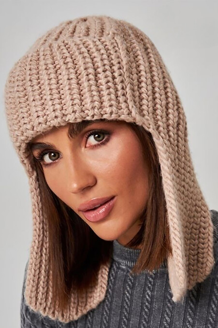 Almond-colored women's earrings. Hats, berets. Color: beige. #4496373