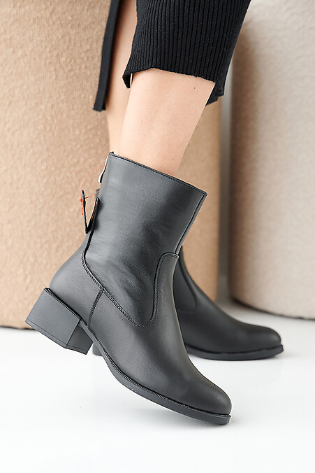 Women's winter black leather boots. Boots. Color: black. #2505388