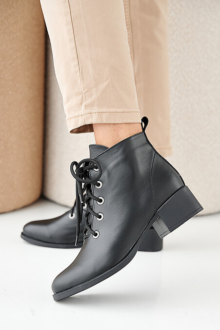 Schwarze Damen-Lederstiefel fr Frhling und Herbst. Stiefel. Farbe: das schwarze. #2505414
