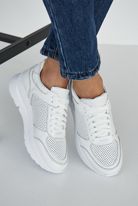 Letnie sneakersy damskie skórzane w kolorze białym. Trampki. Kolor: biały. #8019422