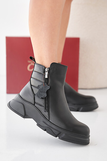 Black winter leather women's boots. Boots. Color: black. #2505433