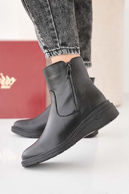 Schwarze Damen-Winterstiefel aus Leder. Stiefel. Farbe: das schwarze. #2505435