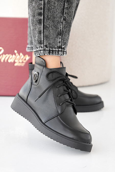 Schwarze Damen-Lederstiefel für Frühling und Herbst. Stiefel. Farbe: das schwarze. #2505436