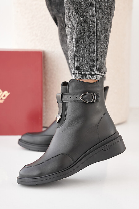 Black winter leather women's boots. Boots. Color: black. #2505449