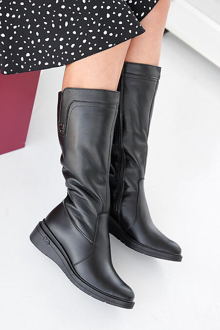 Black winter leather women's boots. Boots. Color: black. #2505457