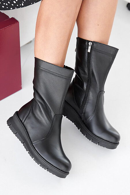 Schwarze Winterstiefel für Damen aus Leder. Stiefel. Farbe: das schwarze. #2505486