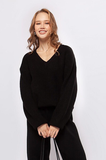 Der Pullover ist schwarz. Jacken und Pullover. Farbe: das schwarze. #4038488