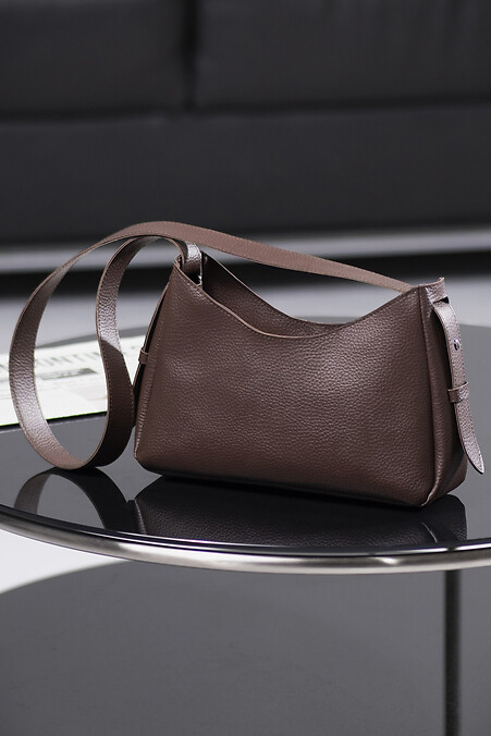 Kely Brown Damen-Baguette-Tasche, halbrund. Kleine Taschen. Farbe: braun. #8049559