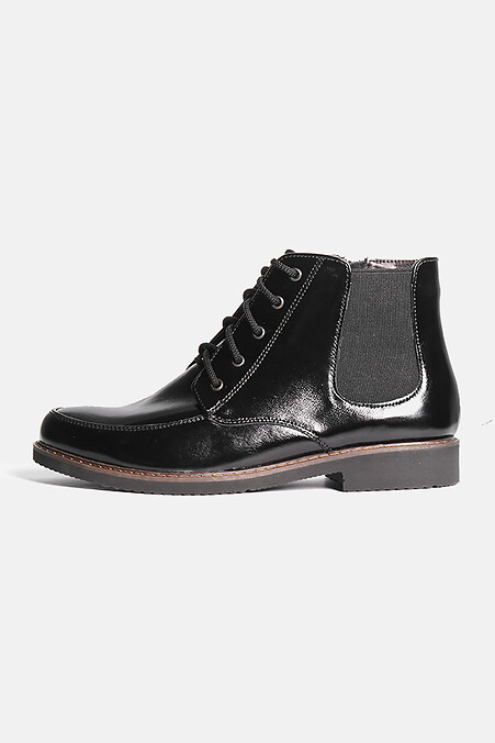Stiefel aus Lackleder. Stiefel. Farbe: das schwarze. #4205579