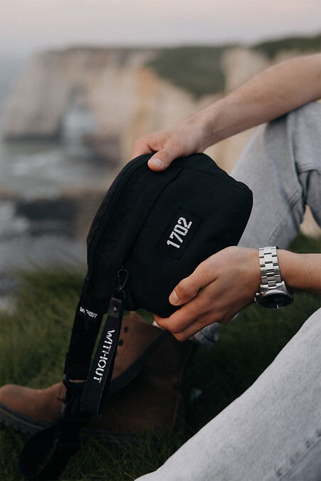 Rectangular black fanny pack with reflective print, unisex - #8049602