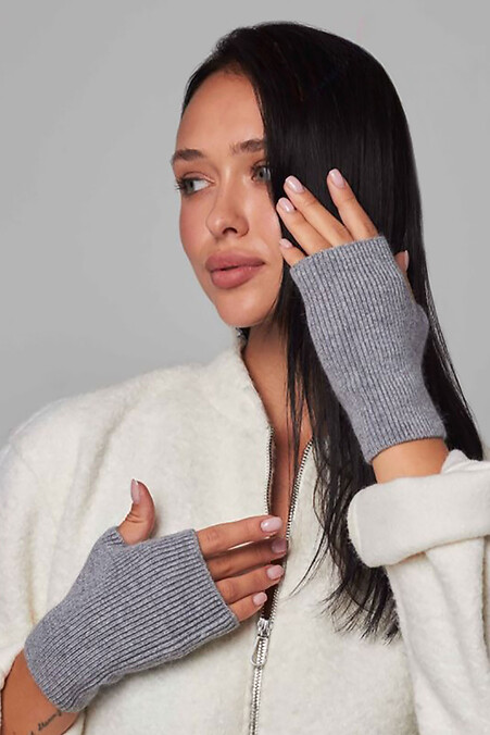 Women's gray mittens - #4496604