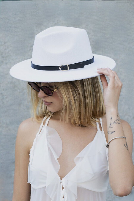 Damen Fedora Hut mit Riemen Weiß. Hüte, Baskenmützen. Farbe: weiß. #8049697