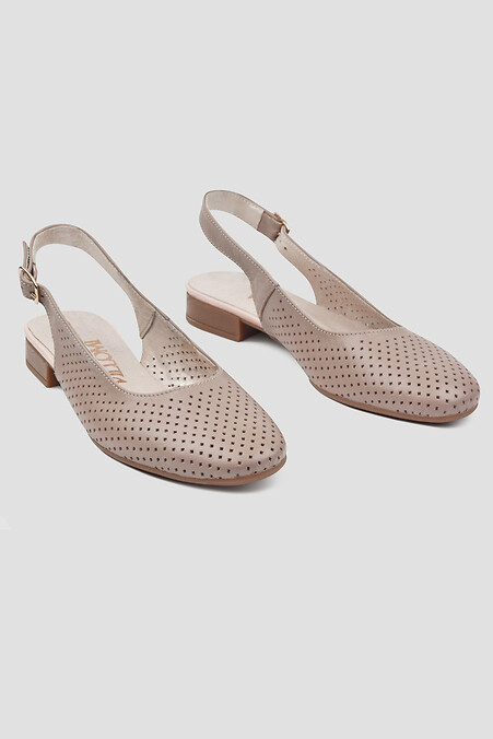 Closed toe sandals. Sandals. Color: beige. #4205915