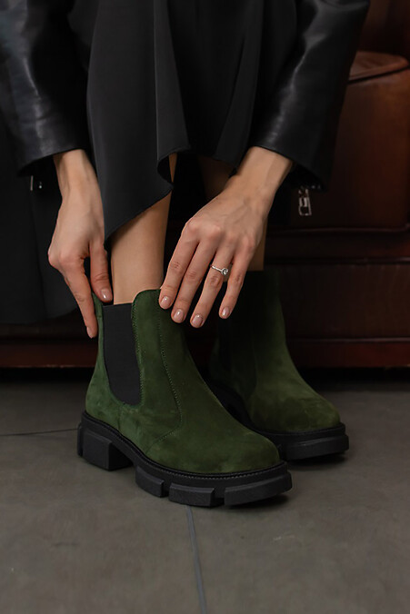 Demi-season suede Chelsea boots. Boots. Color: green. #4205962