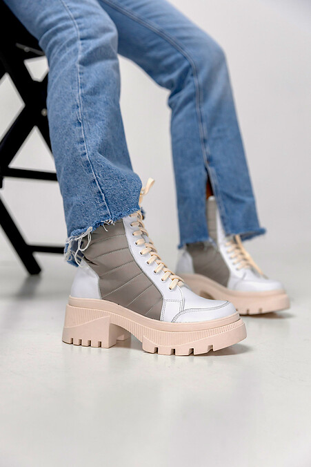 High demi-season boots. Boots. Color: white. #4205987