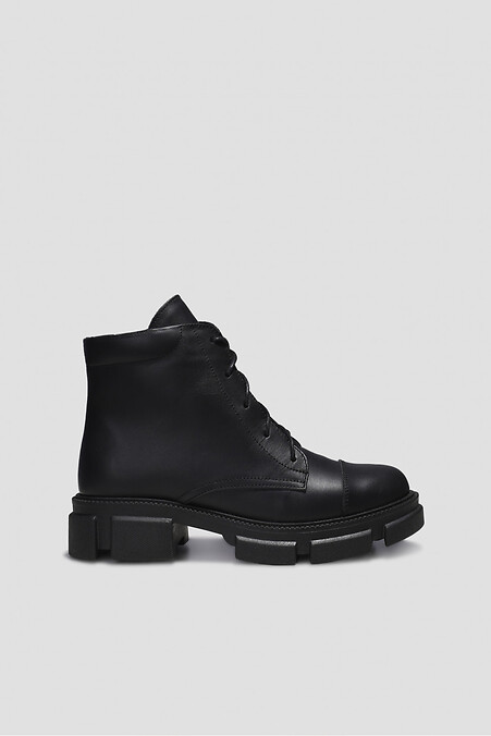 Schwarze Winterstiefel aus Leder. Stiefel. Farbe: das schwarze. #4205999