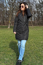 Herbstlicher Parka in Schwarz, verlängert mit Kapuze. AllReal 8042014 Foto №2