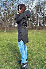 Herbstlicher Parka in Schwarz, verlängert mit Kapuze. AllReal 8042014 Foto №4