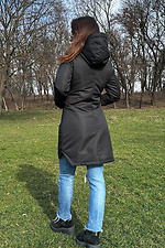 Herbstlicher Parka in Schwarz, verlängert mit Kapuze. AllReal 8042014 Foto №5