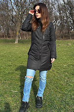 Herbstlicher Parka in Schwarz, verlängert mit Kapuze. AllReal 8042014 Foto №6