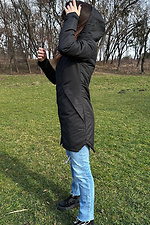 Herbstlicher Parka in Schwarz, verlängert mit Kapuze. AllReal 8042014 Foto №7