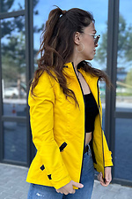 Непромокаемая куртка ветровка с капюшоном желтого цвета AllReal 8042016 фото №2