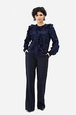 Женская блузка TRACY темно синего цвета с воланами Garne 3042018 фото №2
