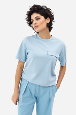 Жіноча футболка блакитного кольору з декоративною кишенею Garne 3042029 фото №3