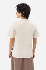 Beigefarbenes Damen-T-Shirt mit dekorativer Tasche Garne 3042031 Foto №4
