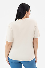 Жіноча футболка бежевого кольору з декоративною кишенею Garne 3042031 фото №10