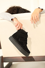 Women's suede winter boots with Velcro in black  4207033 photo №4