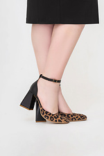 Women's closed sandals with a wide heel with a strap made of a combination of suede and leather Garne 3200034 photo №4