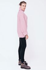 Розовый свитер с высоким воротником в узор "ромбы"  4037036 фото №4