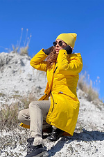 Теплая парка на зиму желтого цвета с капюшоном и крагами AllReal 8042037 фото №5