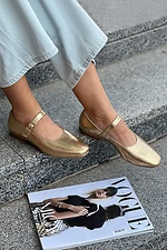 Шкіряні туфлі - балетки золотого кольору з пряжкою Garne 3200044 фото №1