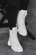 Белые зимние ботинки в армейском стиле на платформе  8019047 фото №4