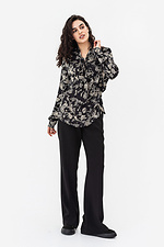 Жіноча блуза GERTIE з зав'язкою чорного кольору в квіти Garne 3042049 фото №4