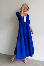Długa niebieska lniana sukienka z białą koronką i bufiastymi rękawami NENKA 3103049 zdjęcie №4