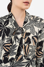 Женская блузка GERTIE с завязкой черно-бежевого цвета в принт Garne 3042050 фото №6