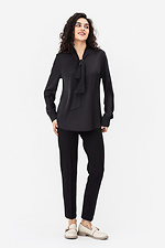 Женская блузка GERTIE черного цвета с завязкой Garne 3042051 фото №2