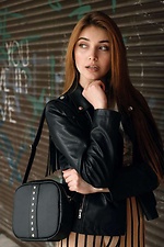 Маленькая черная сумка квадратной формы на широком ремешке SamBag 8045051 фото №4