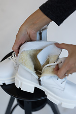 Белые зимние ботинки в армейском стиле на платформе 8019062 фото №2