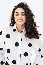 Kurzes Damenshirt CINDY mit weiten Ärmeln in Weiß mit schwarzen Punkten Garne 3042064 Foto №5
