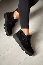 Kurze schwarze Winterstiefel aus Naturveloursleder 4207064 Foto №1