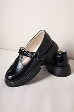 Flache Schuhe aus schwarzem Lackleder  4206065 Foto №2