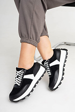 Damen-Sneaker in Schwarz aus einer Kombination aus Leder und Wildleder  4206066 Foto №2