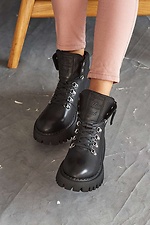 Массивные зимние ботинки черного цвета на платформе 8019066 фото №6