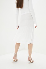 Dzianinowa plisowana spódnica midi w kolorze białym  4038071 zdjęcie №3