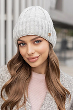 Вязаная женская шапка Мария серого цвета на флисе 4051072 фото №1